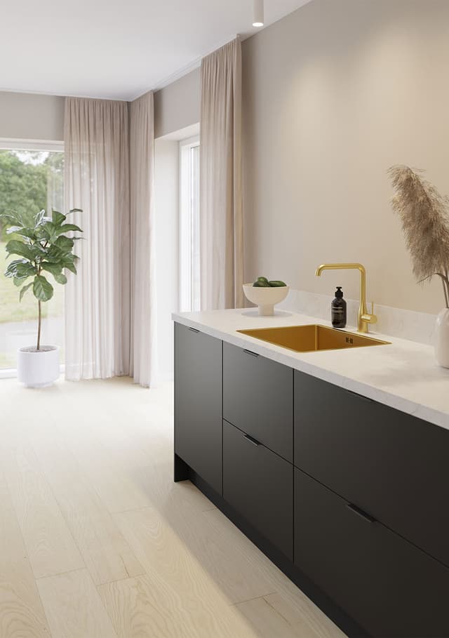 Epoq Pure Matt Black kjøkken med hvit benkeplate