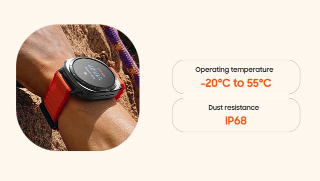 En hånd som tar tak i en stein på fjellet har en Galaxy Watch Ultra på håndleddet