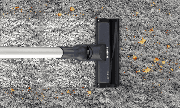 Samsung Jet 65 med Jet Fit Brush-munnstykket suger smuler fra teppe