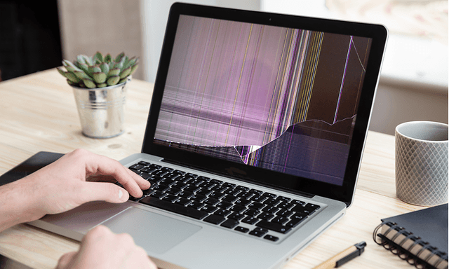 laptop med knust skjerm